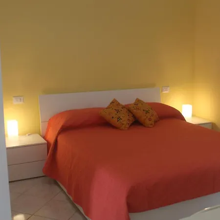 Dieci Maggio- Beb Dory, Nemo, Guizzo Oda ve Kahvaltı Ponza