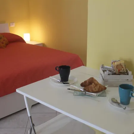 Dieci Maggio- Beb Dory, Nemo, Guizzo Oda ve Kahvaltı Ponza